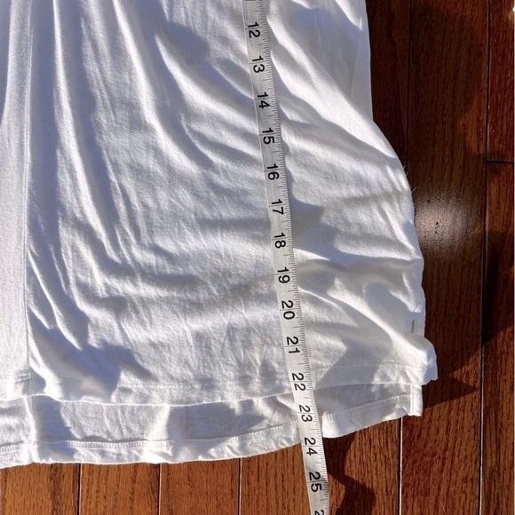 Vince | Long Sleeve V-Neck Tshirt | XS, V-Neck, Relaxed Fit, Staple Piece, Basic - Picture 8 of 10